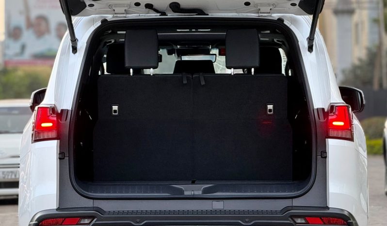 
								Lexus LX600 full									
