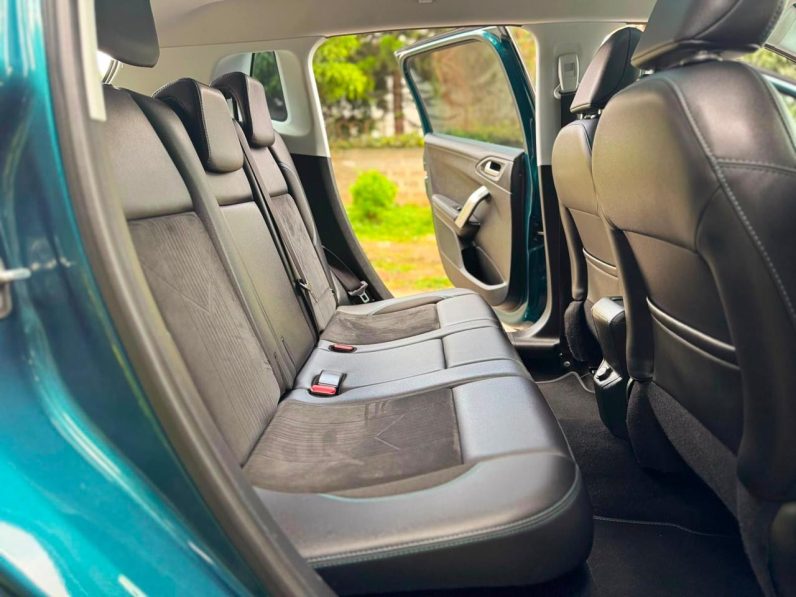 
								Peugeot 2008 full									