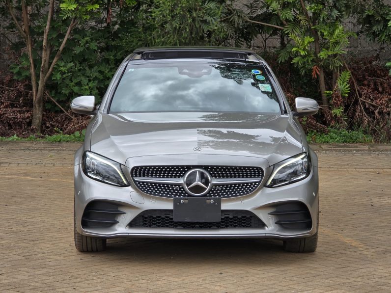 
								Mercedes Benz C220d AMG Line full									