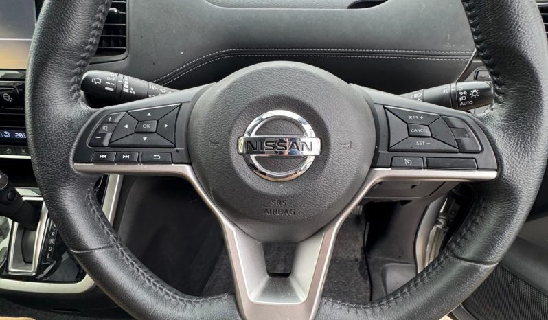 
								Nissan Serena full									