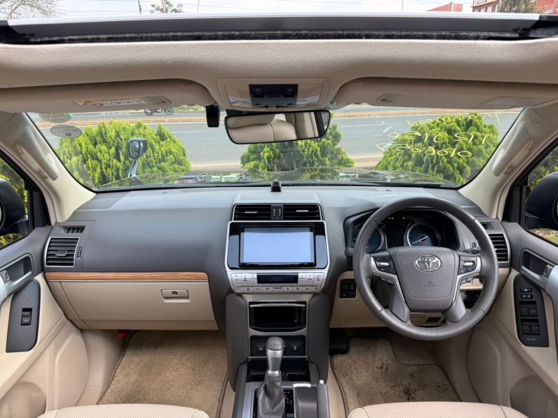 
								Toyota Land Cruiser Prado TXL full									