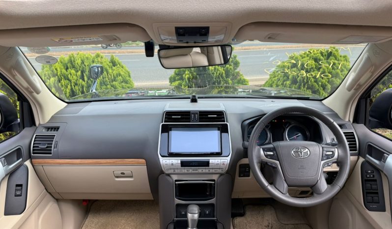 
								Toyota Land Cruiser Prado TXL full									