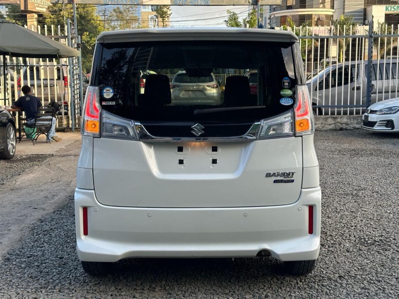 
								Suzuki Solio Bandit full									