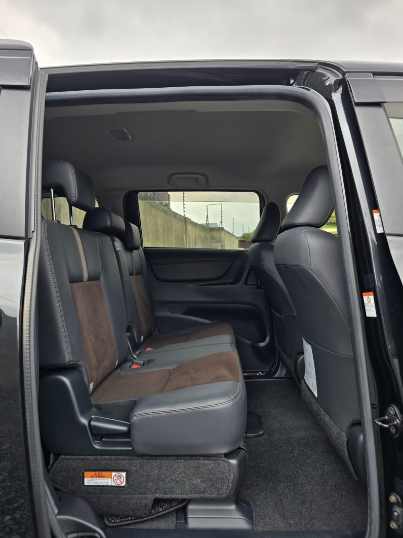 
								Toyota Sienta full									