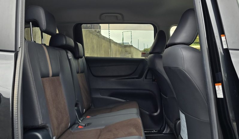 
								Toyota Sienta full									
