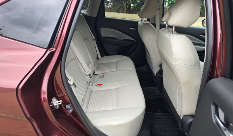 
								Nissan Aura full									