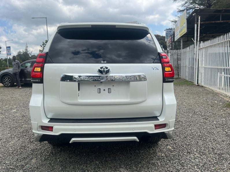 
								Toyota Land Cruiser Prado TXL full									