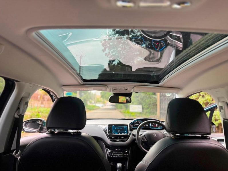 
								Peugeot 2008 full									