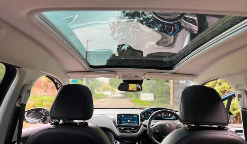 
								Peugeot 2008 full									