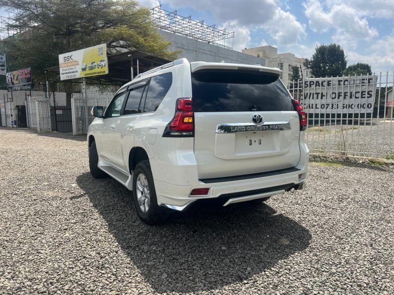 
								Toyota Land Cruiser Prado TXL full									