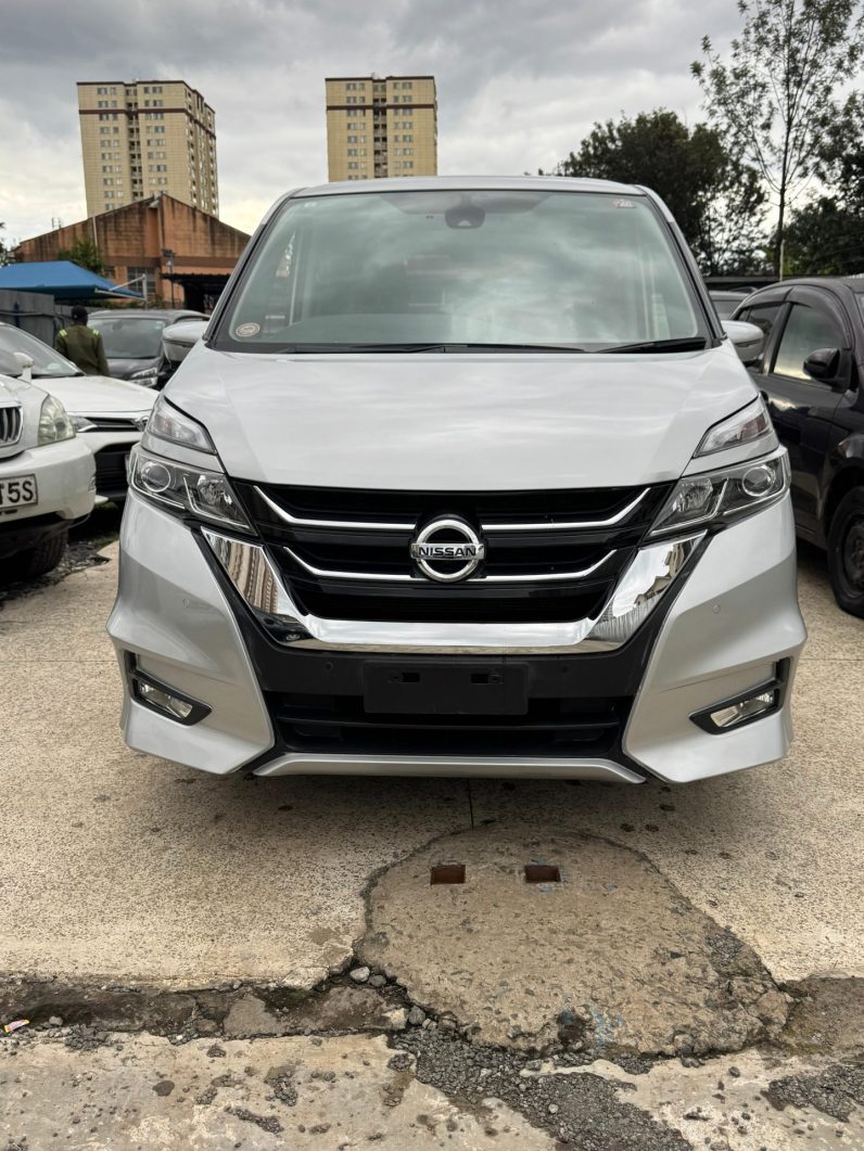 
								Nissan Serena full									