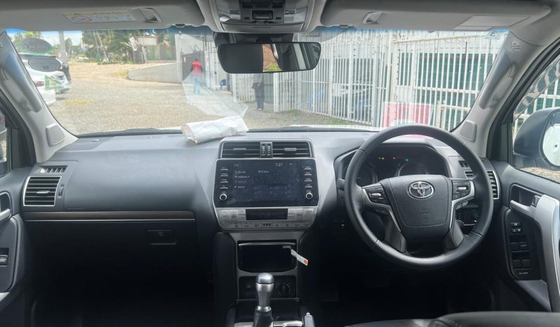 
								Toyota Land Cruiser Prado TXL full									