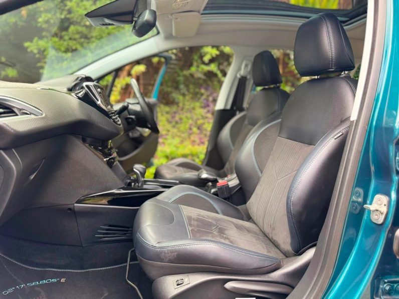 
								Peugeot 2008 full									