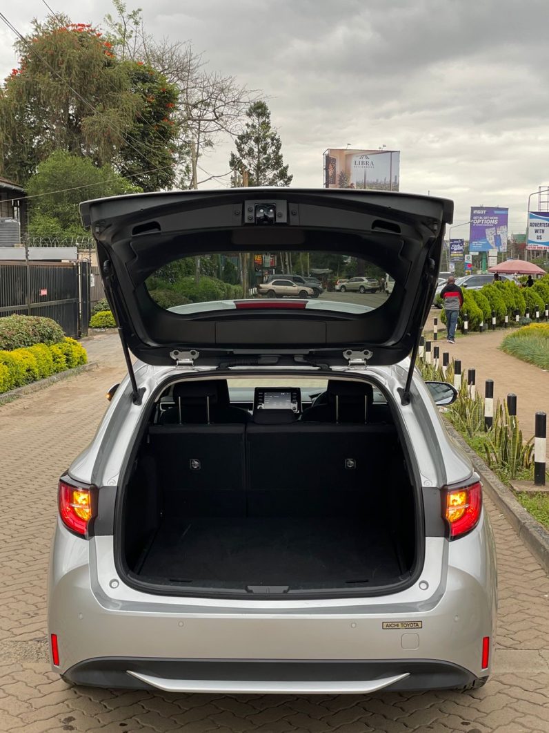 
								Toyota Corolla Touring full									