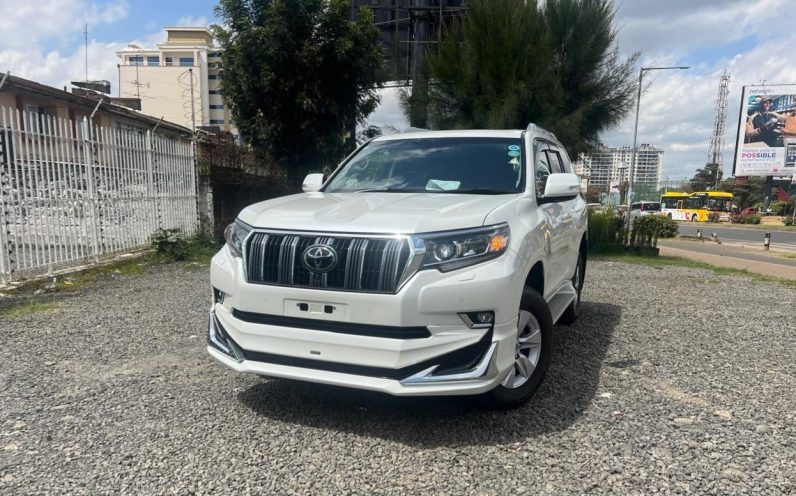 
								Toyota Land Cruiser Prado TXL full									