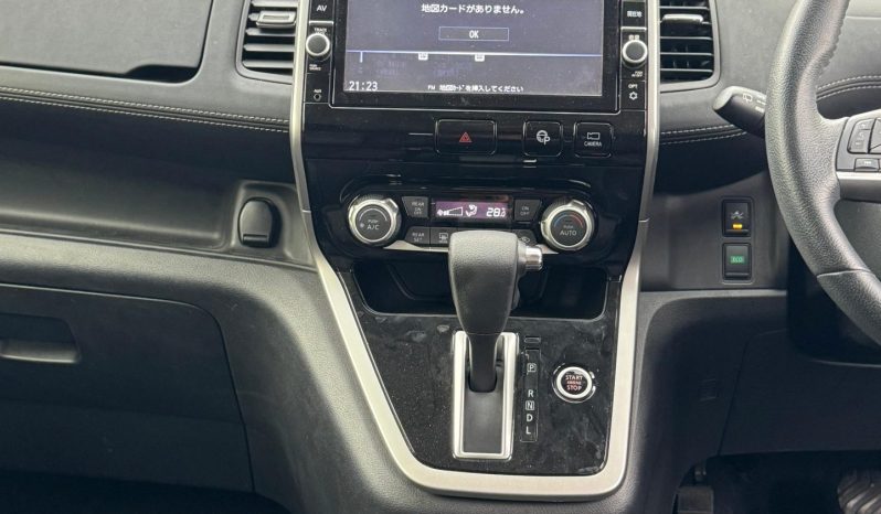 
								Nissan Serena full									