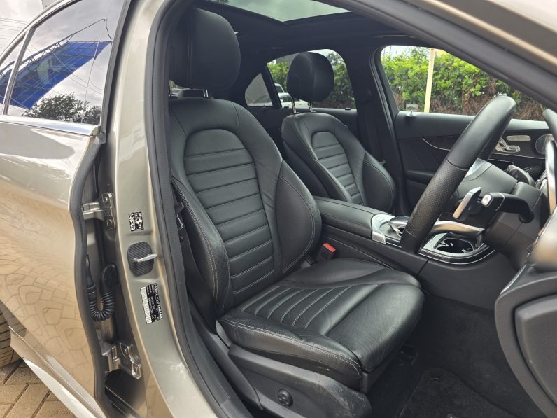
								Mercedes Benz C220d AMG Line full									