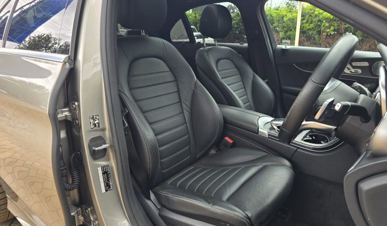 
								Mercedes Benz C220d AMG Line full									