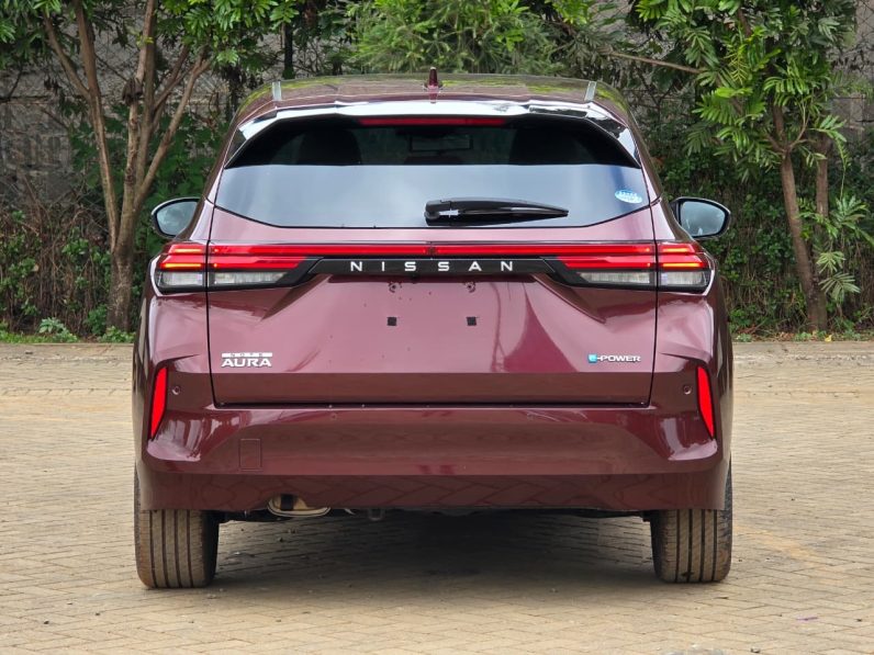 
								Nissan Aura full									