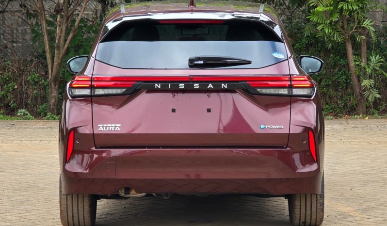 
								Nissan Aura full									