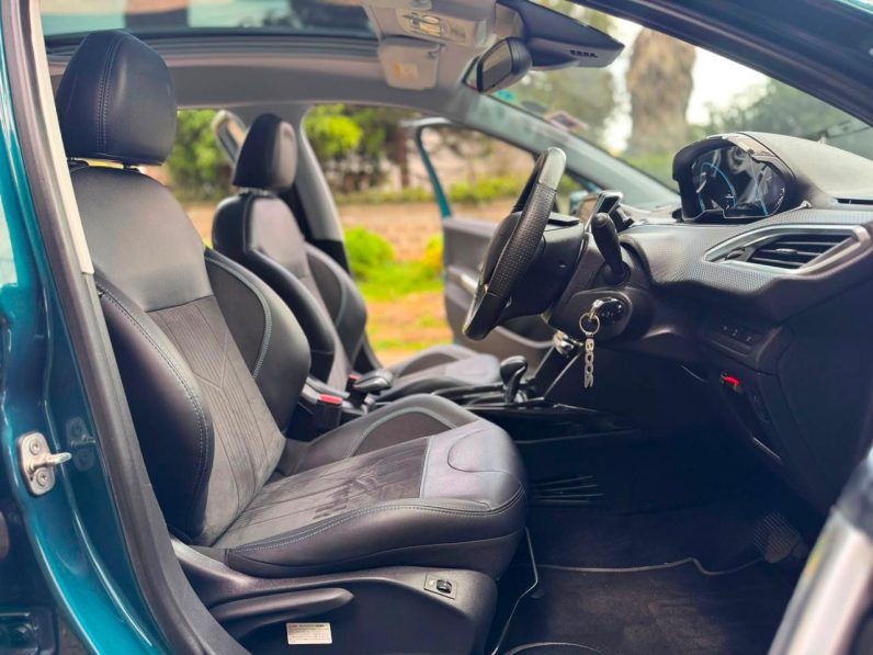 
								Peugeot 2008 full									