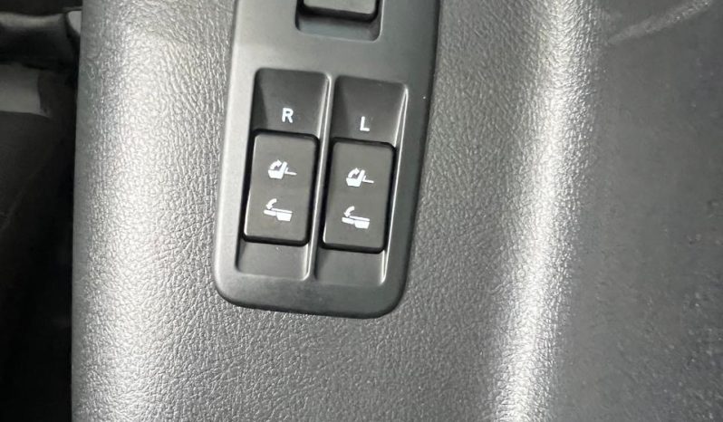 
								Toyota Land Cruiser Prado TXL full									