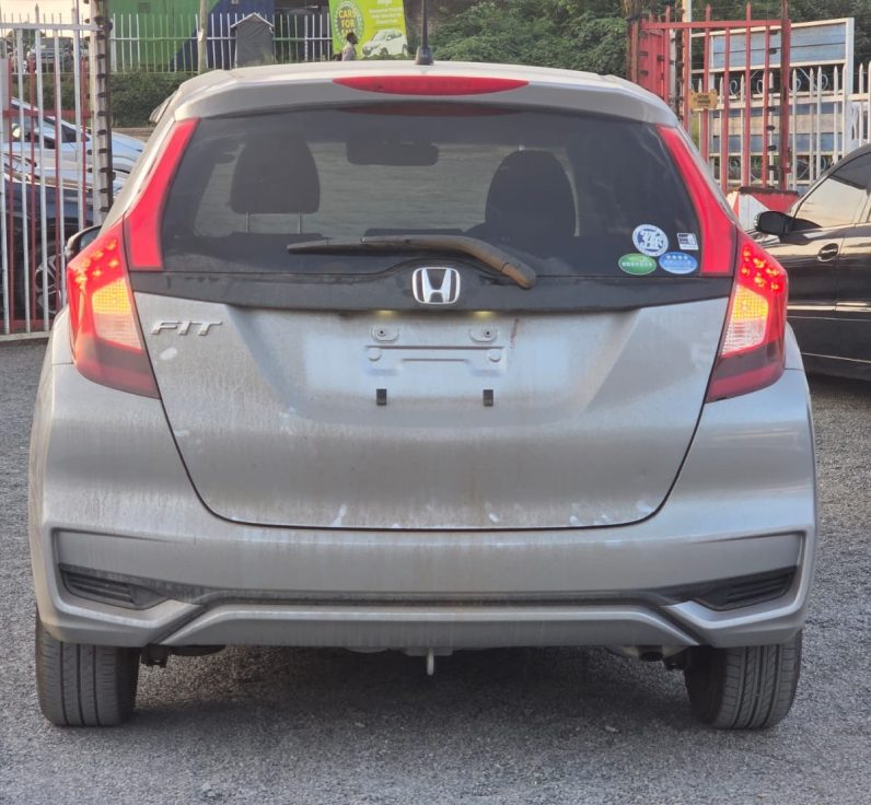 
								Honda Fit full									