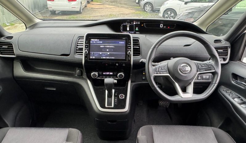 
								Nissan Serena full									