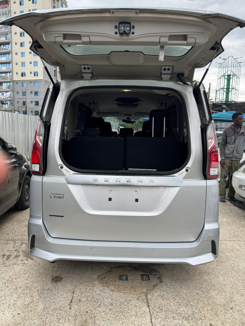 
								Nissan Serena full									