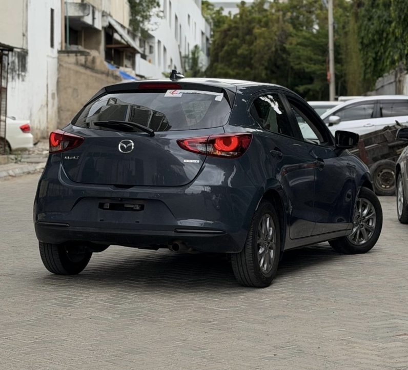 
								Mazda 2 full									
