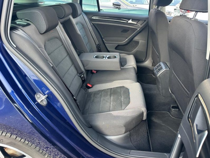 
								Volkswagen Golf full									