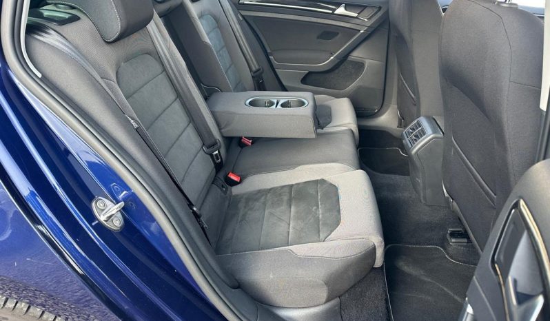 
								Volkswagen Golf full									