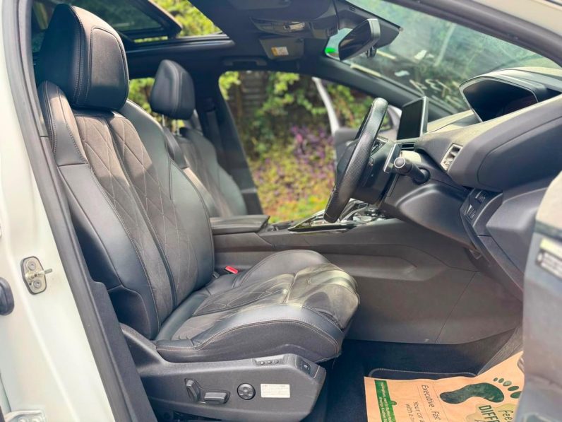 
								Peugeot 5008 GT full									