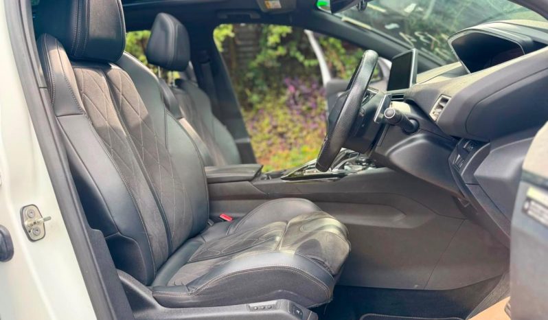
								Peugeot 5008 GT full									