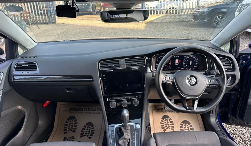 
								Volkswagen Golf full									