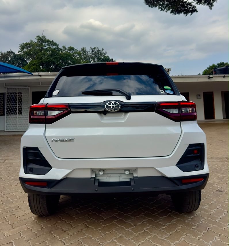 
								Toyota Raize full									