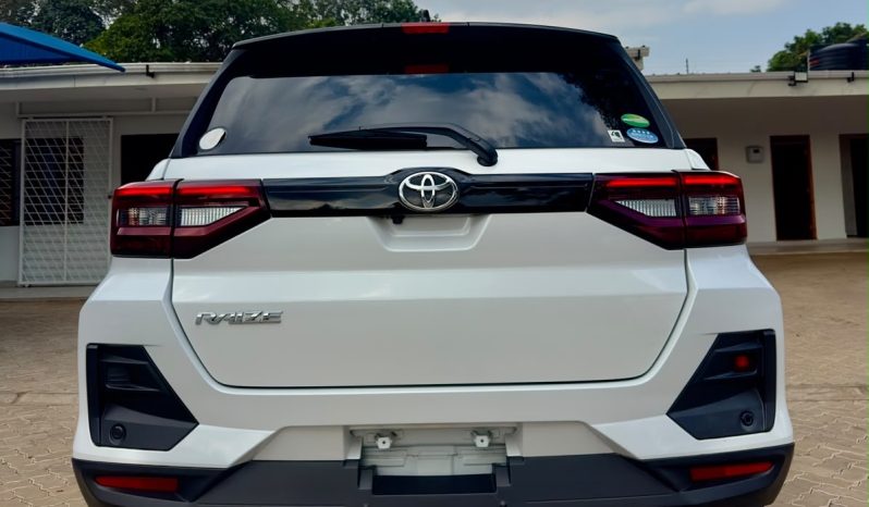 
								Toyota Raize full									