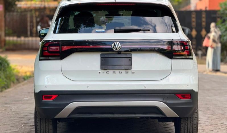 
								Volkswagen T-Cross full									