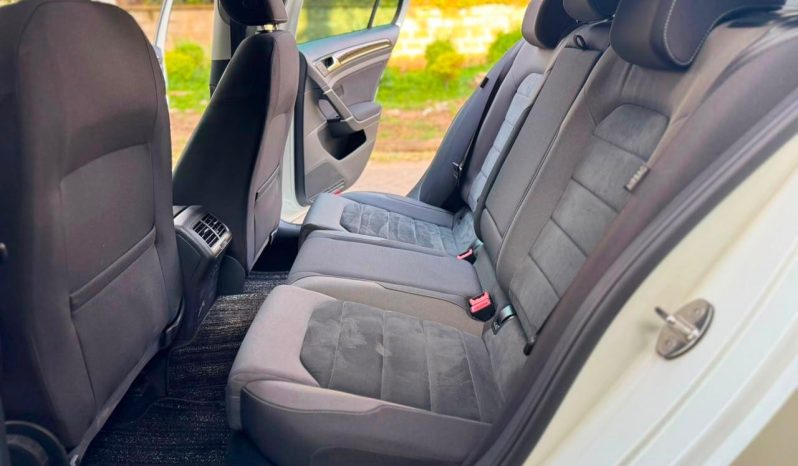 
								Volkswagen Golf full									