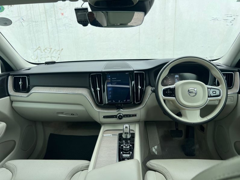 
								Volvo XC60 T8 full									