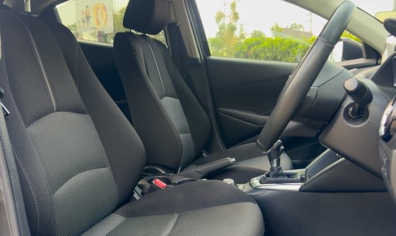 
								Mazda Demio full									