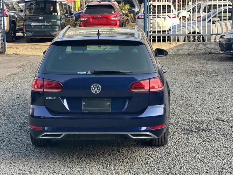 
								Volkswagen Golf full									