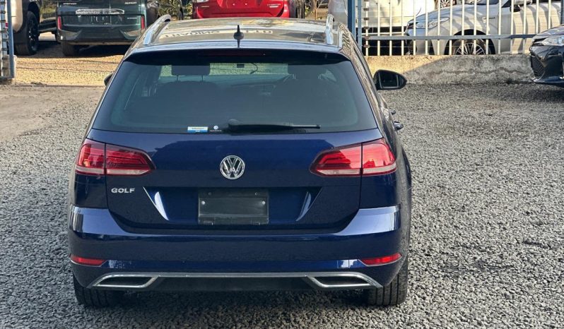 
								Volkswagen Golf full									