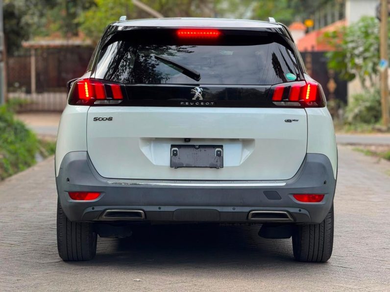 
								Peugeot 5008 GT full									