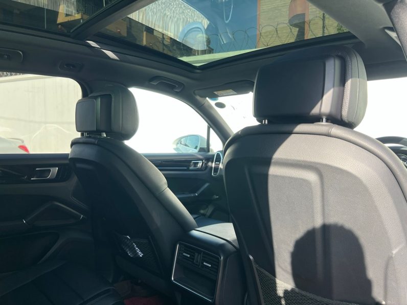 
								Porsche Cayenne full									
