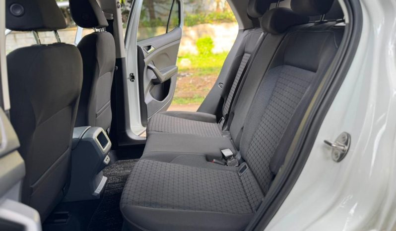 
								Volkswagen T-Cross full									