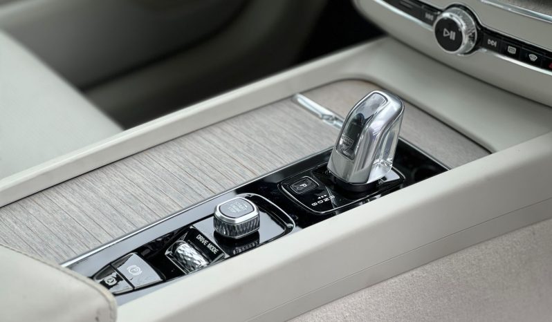 
								Volvo XC60 T8 full									