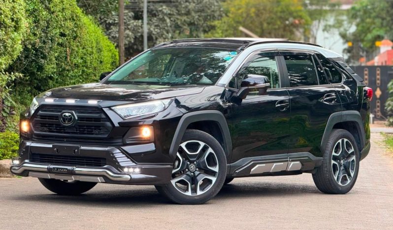 
								Toyota RAV4 full									