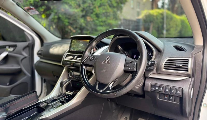 
								Mitsubishi Eclipse Cross full									