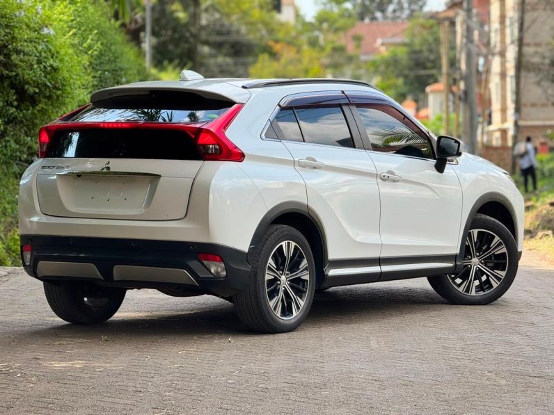 
								Mitsubishi Eclipse Cross full									